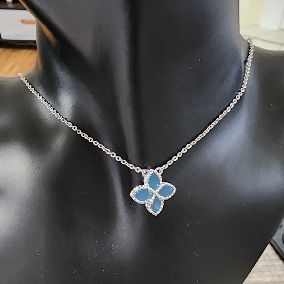 SAVVY CIE JEWELS Blue Agate Flower Pendant Necklace - Picture 5 of 7